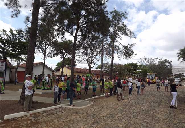 Prefeitura inaugura academia ao ar livre no distrito de Carlos Alves 005